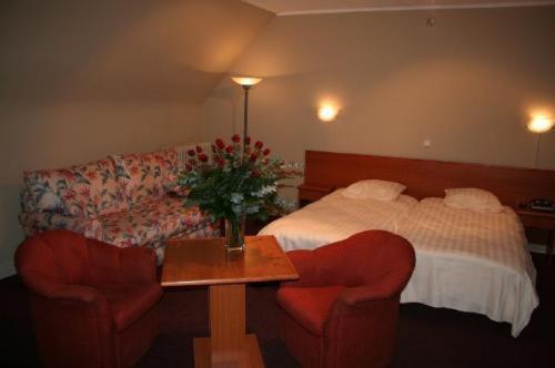 Hostellerie Lou Pahou Ronse Exterior photo
