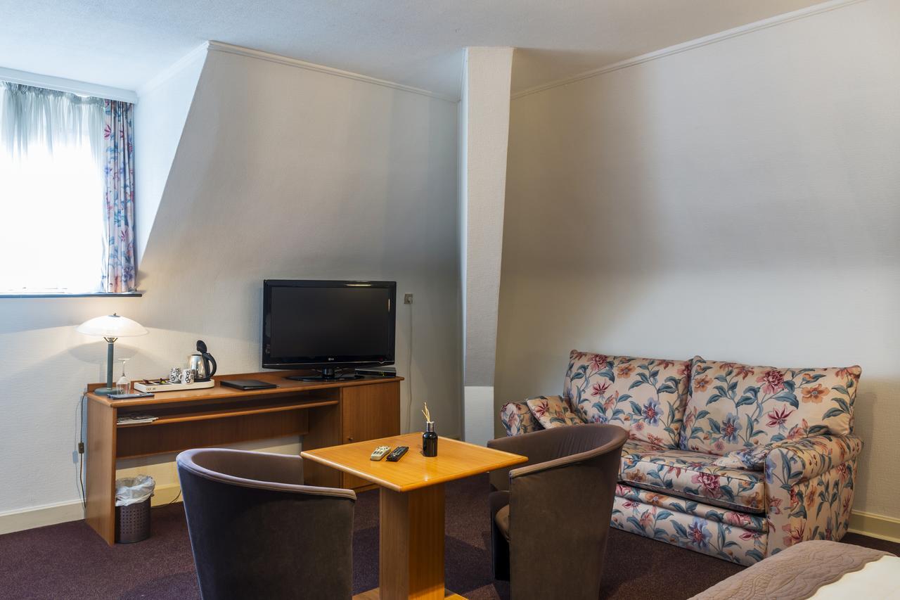 Hostellerie Lou Pahou Ronse Exterior photo